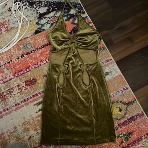 Green suede body con dress with rings